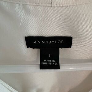 Ann Taylor Tie Neck Blouse. Size S. Ivory.